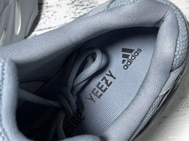 700 Boost v2 Blue FV8424 Yeezy Adidas Hospital 0607